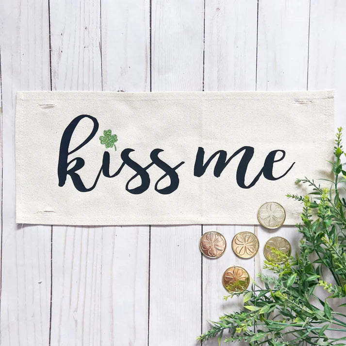 Glitter Panel: Kiss Me Shamrock. St. Patrick's Day Leprechaun Irish Saying: KISS ME SHAMROCK