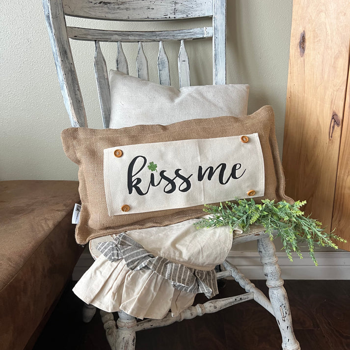 Glitter Panel: Kiss Me Shamrock. St. Patrick's Day Leprechaun Irish Saying: KISS ME SHAMROCK