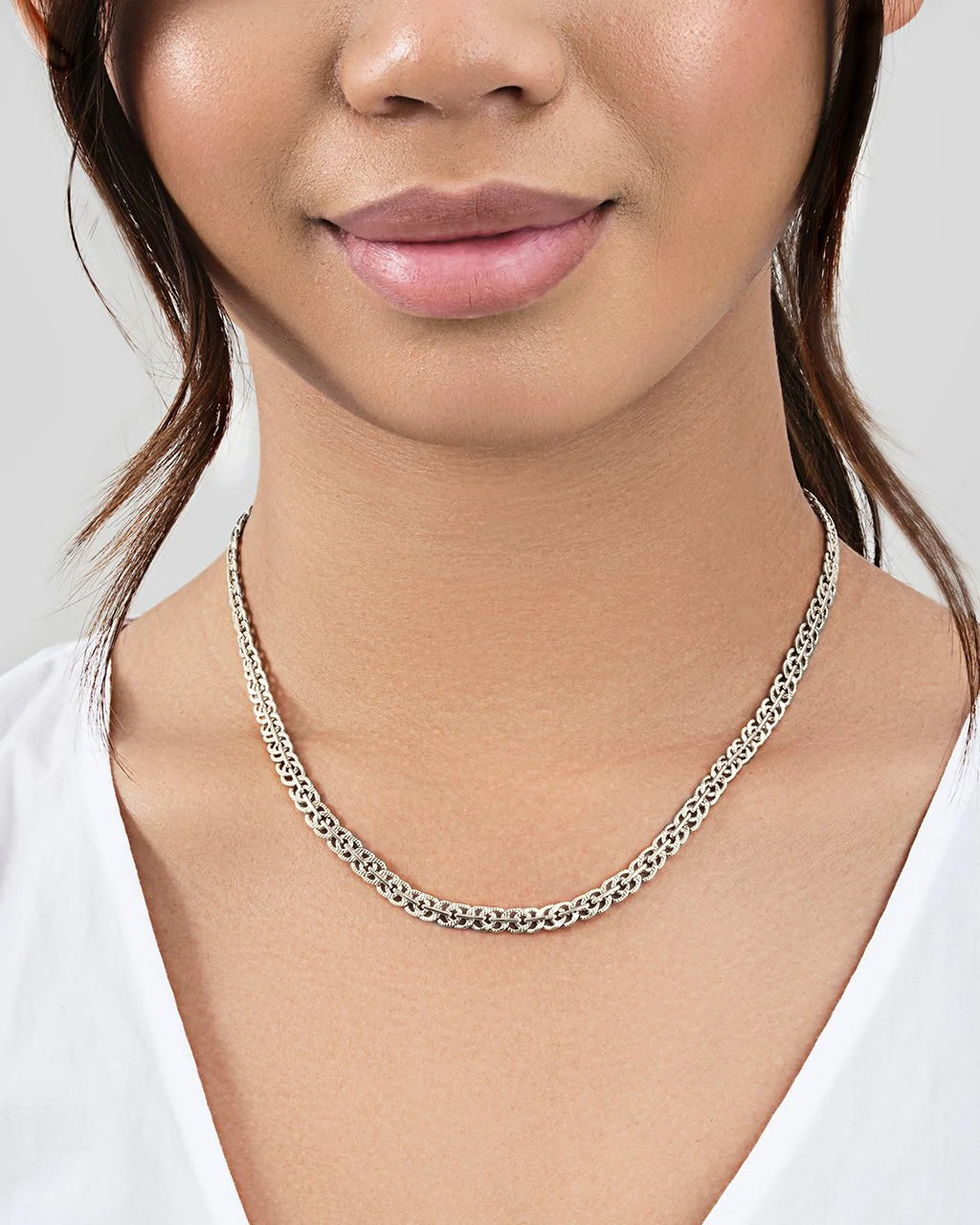 Hammered Interlocking Curb Chain Necklace