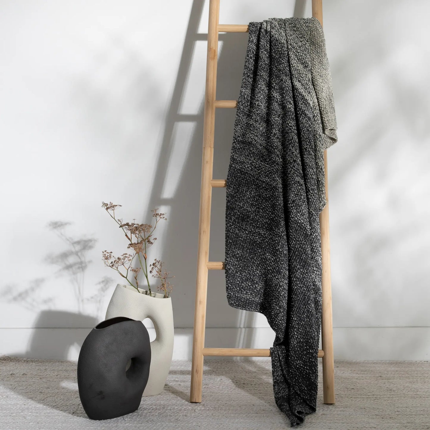 Zac - Dark grey/Natural - 100% organic cotton throw