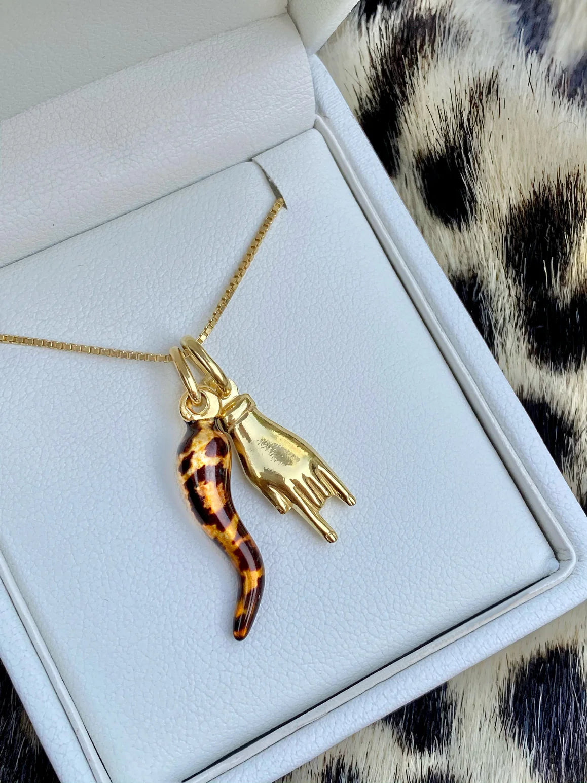 Leopardo Cornicello and Gold Hand Necklace