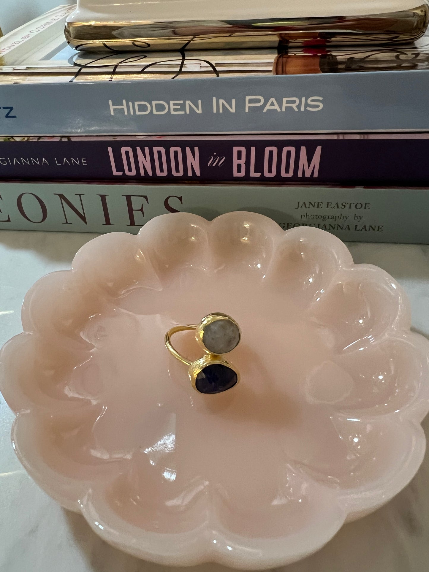 Gold adjustable ring with 2 color stones