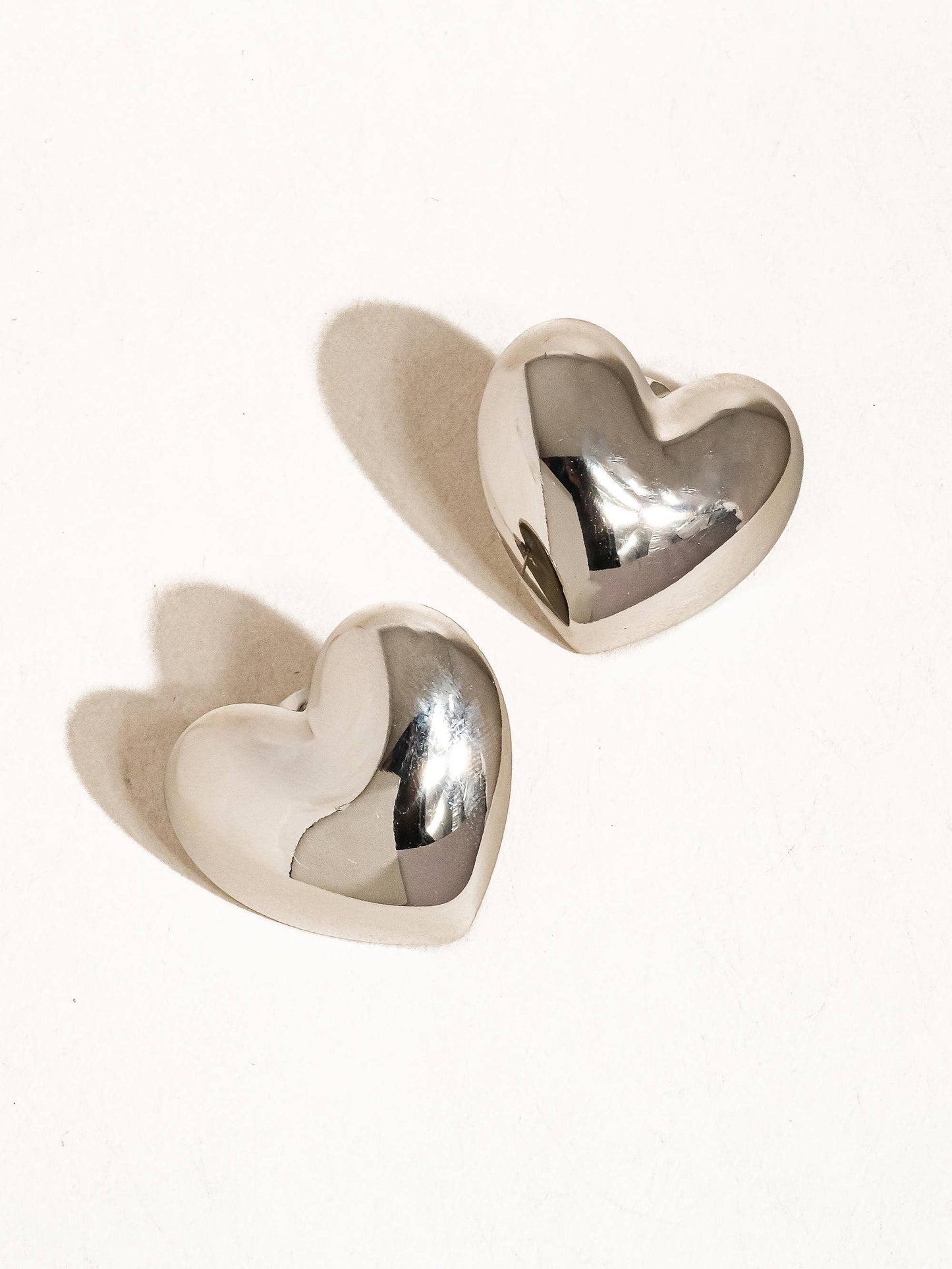 Chantilly 18K Gold Non-Tarnish Classic Heart Stud Earrings