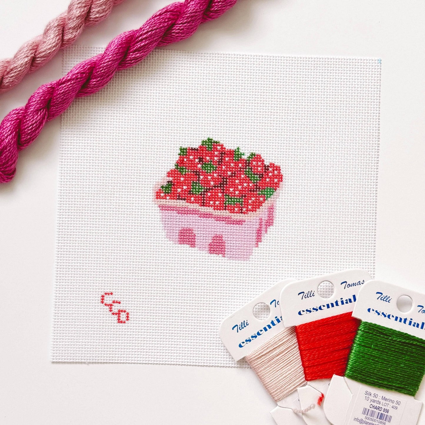 Strawberry Basket Needlepoint Canvas 18 Mesh 4” Design, Summer Strawberries Needlepoint Canvas modern Hand Painted