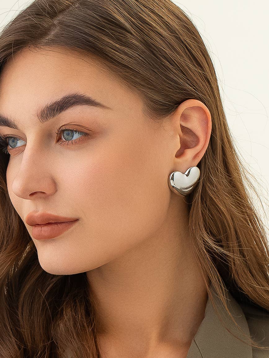 Chantilly 18K Gold Non-Tarnish Classic Heart Stud Earrings